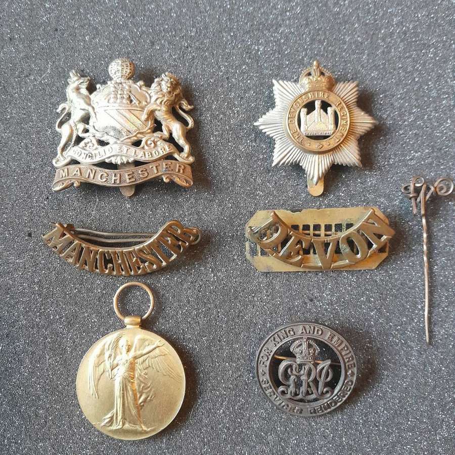 Victory Medal, Silver Wound Badge cap badges and lapel insignia
