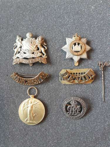 Victory Medal, Silver Wound Badge cap badges and lapel insignia
